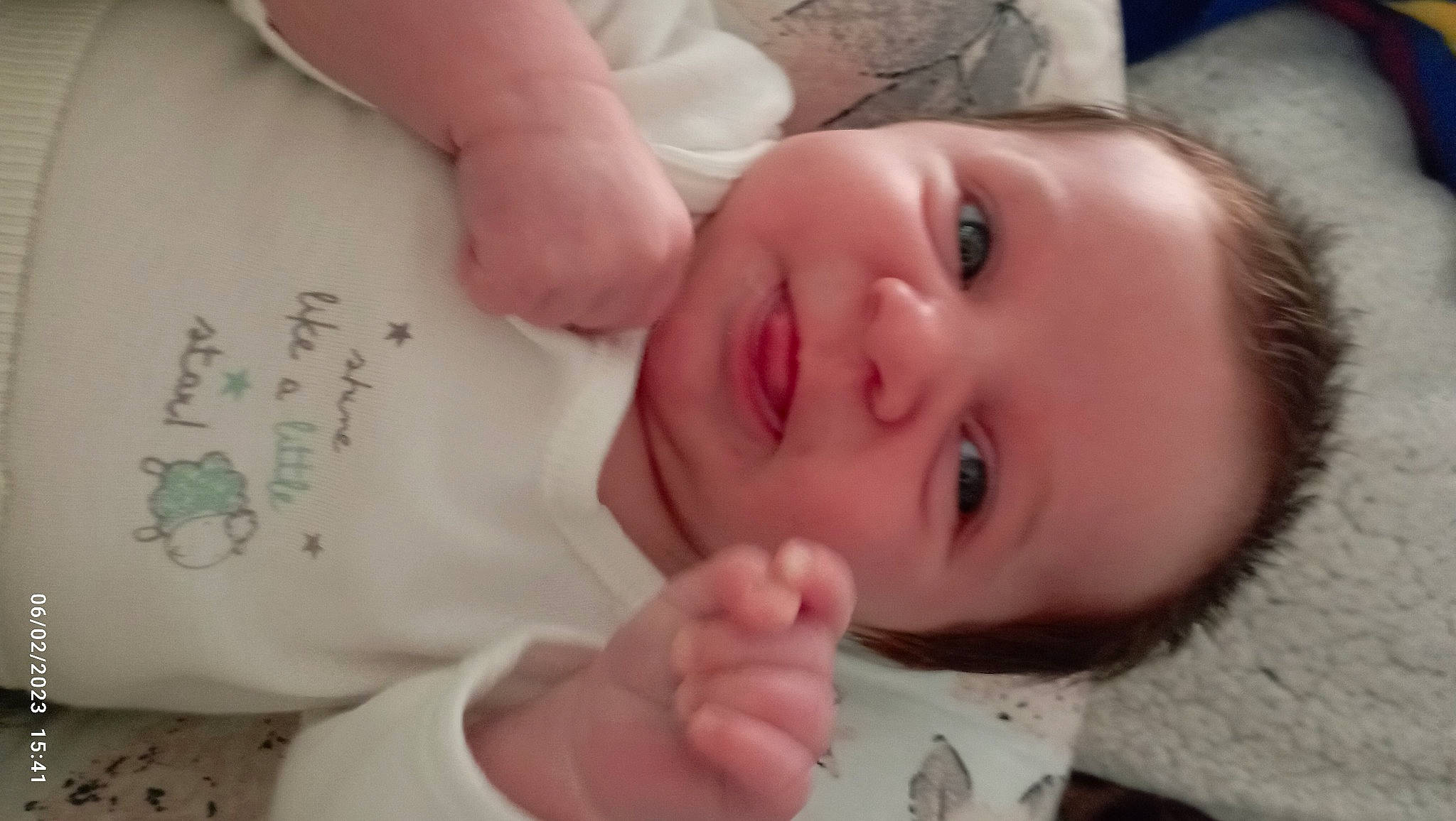 Lya participe au concours pour gagner de l'argent avec cette photo : cheek, chin, ear, eye, eyebrow, eyelash, facial_expression, forehead, gesture, hand, handwriting, human, human_body, lip, mammal, mouth, neck, nose, person, skin