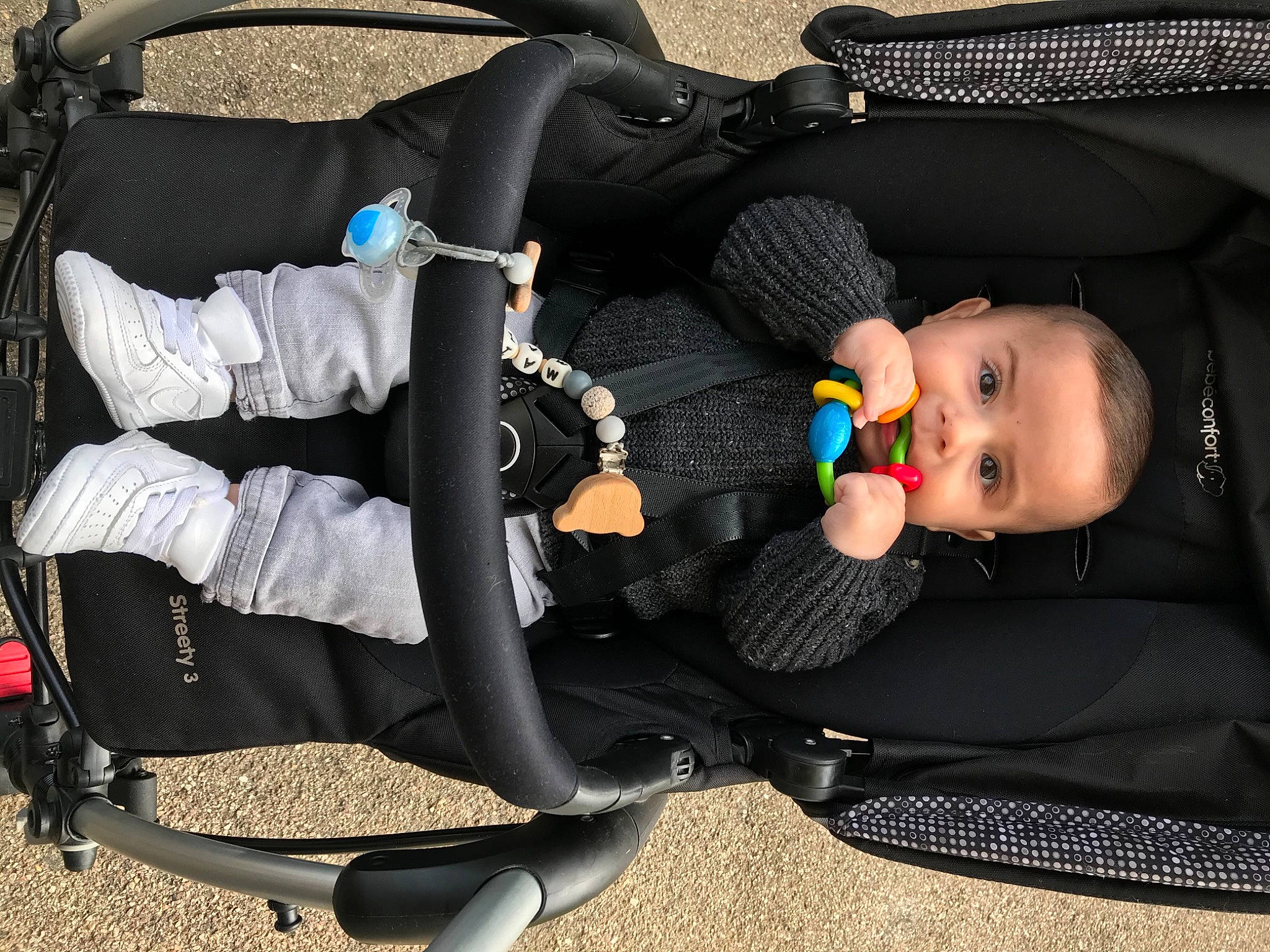 Maicky a rejoint le concours — aidez-le/la à gagner de superbes lots ! baby_carriage, baby_products, car_seat, comfort, person, product