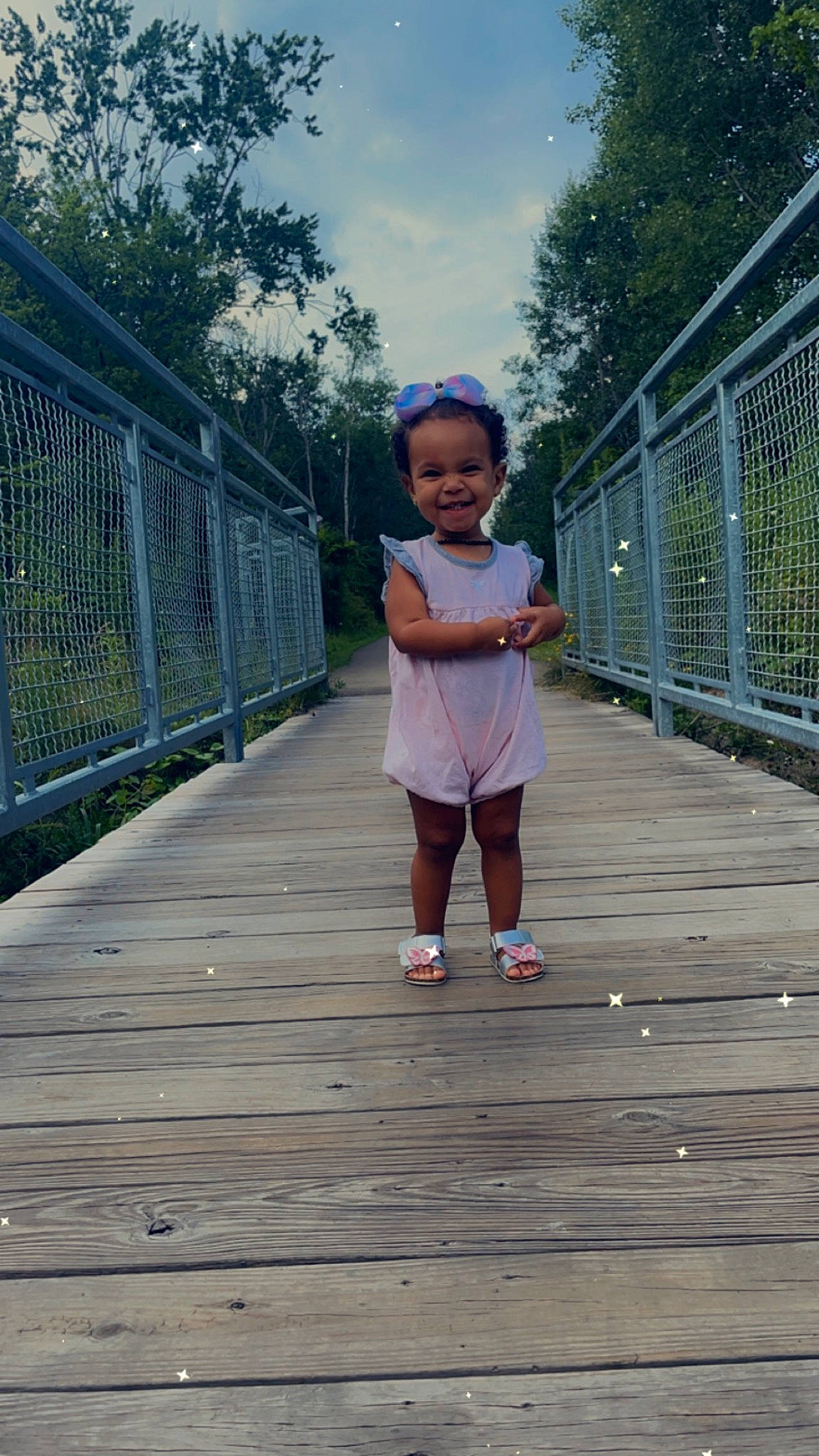 Zaleah is registered to the contest to win money with this photo: boardwalk, child, cloud, composite_material, deck, fence, fun, handrail, happy, hat, home_fencing, human_body, joy, leisure, person, recreation, sky, t_shirt, toddler, tree