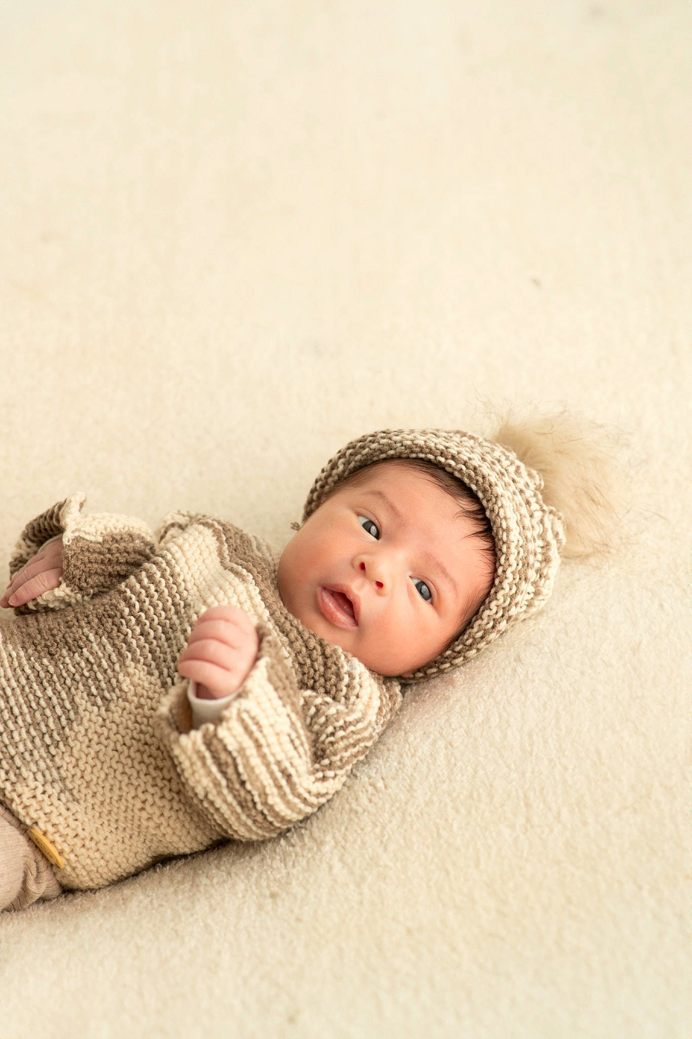 Maylone participe au concours pour gagner de l'argent avec cette photo : baby, baby_sleeping, baby_toddler_clothing, cap, child, comfort, eye, fashion_accessory, flooring, fur, hair_accessory, happy, head, headgear, headwear, knit_cap, linens, pattern, person, toddler
