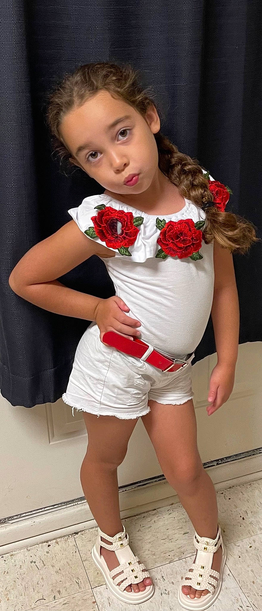 Lilliana is registered to the contest to win money with this photo: abdomen, black_hair, blond, brown_hair, event, fashion, fashion_design, flash_photography, flower, human_leg, jewellery, joint, knee, leg, long_hair, muscle, person, petal, thigh, trunk