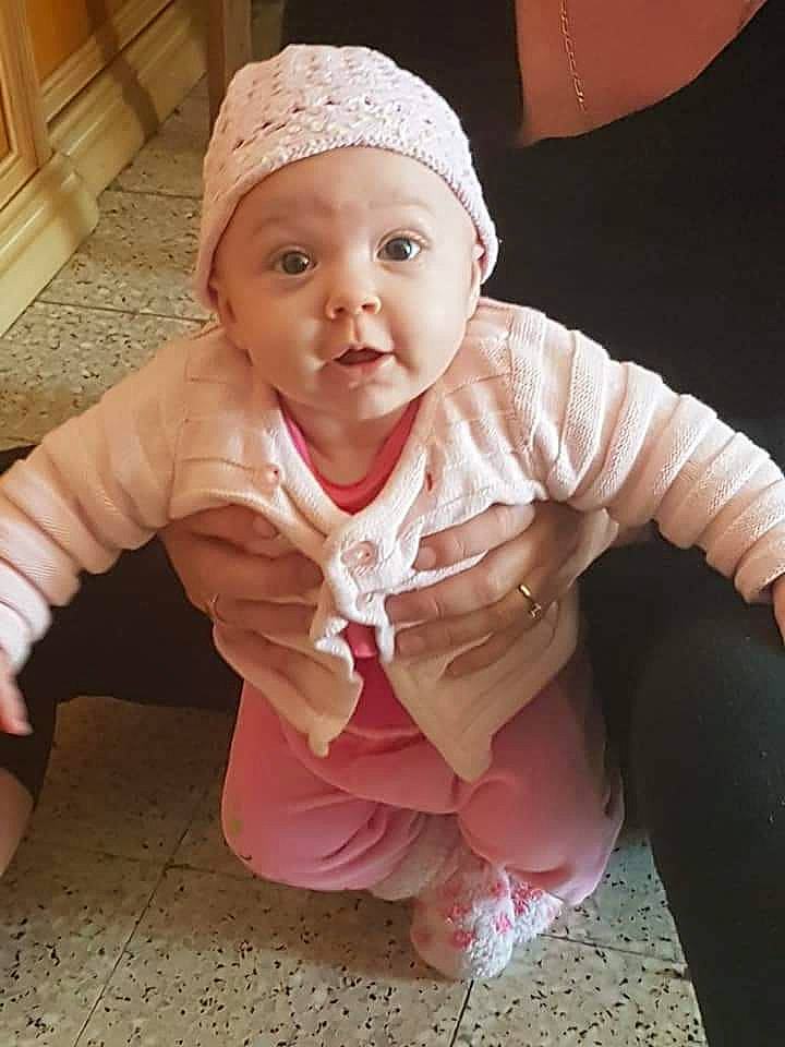 Victoria a rejoint le concours — aidez-le/la à gagner de superbes lots ! baby, cheek, child, eye, face, fun, happy, head, headgear, outerwear, person, pink, play, sitting, skin, sleeve, smile, toddler