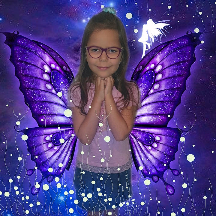 Celia participe au concours pour gagner de l'argent avec cette photo : art, arthropod, blue, butterfly, flash_photography, happy, insect, joy, light, lighting, moths_and_butterflies, mythical_creature, nature, organ, organism, person, photograph, pink, pollinator, purple