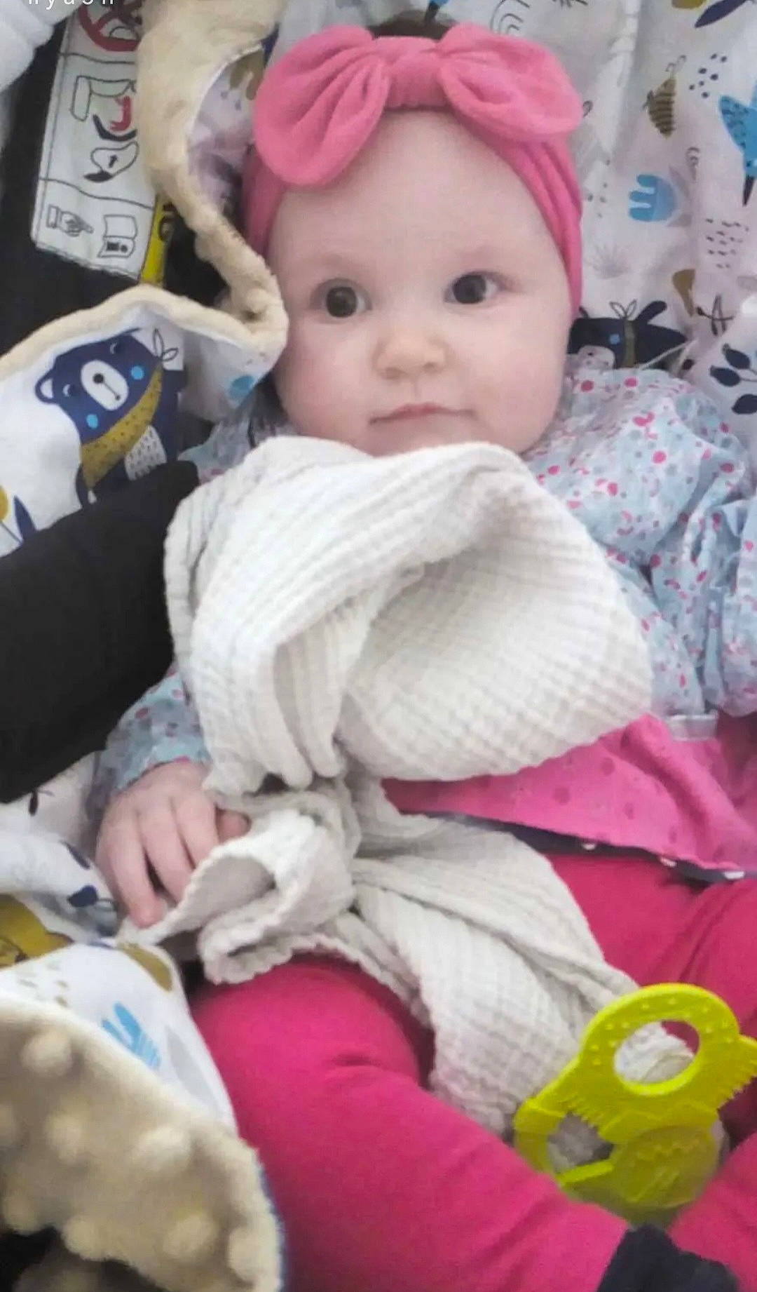 Rosy a rejoint le concours — aidez-le/la à gagner de superbes lots ! baby, baby_toddler_clothing, cap, cheek, child, eye, head, headwear, knit_cap, lip, people, person, photograph, pink, product, skin, textile, toddler, toy, white