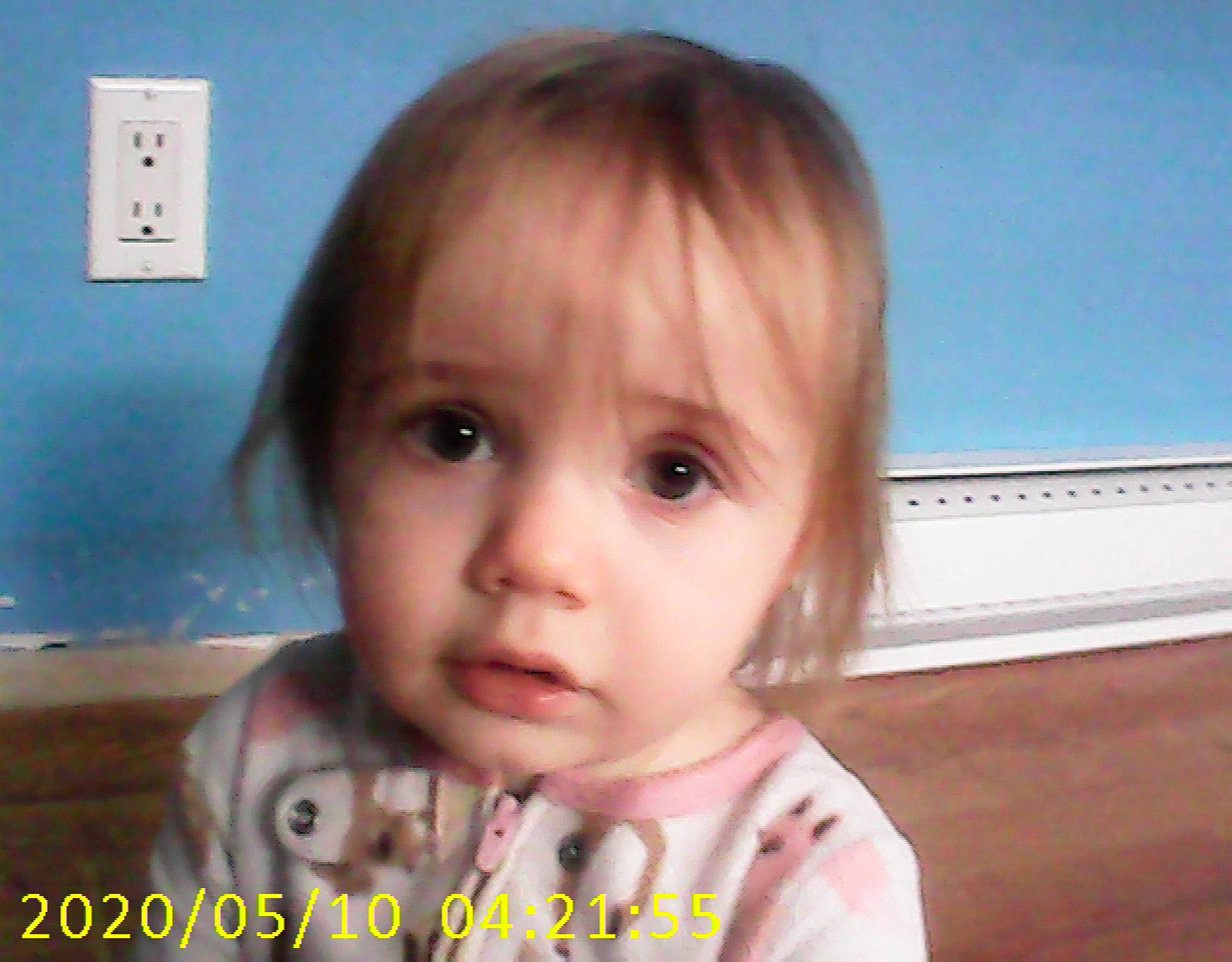 Charlotte a rejoint le concours — aidez-le/la à gagner de superbes lots ! baby_toddler_clothing, blond, brown_hair, cheek, child, eye, eyebrow, eyelash, forehead, hairstyle, iris, jaw, lip, nose, organ, person, skin, switch, toddler, wall_plate