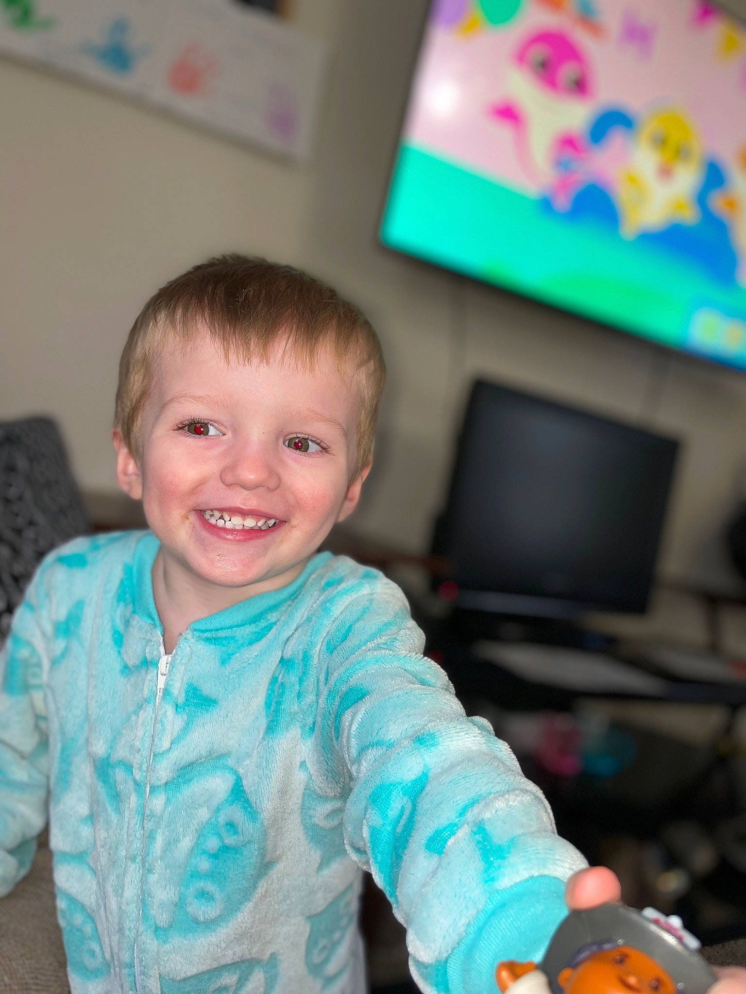 Elliot is registered to the contest to win money with this photo: baby_toddler_clothing, calabaza, child, computer_keyboard, electric_blue, event, fun, glove, happy, joy, laugh, person, picture_frame, play, room, sitting, sleeve, smile, t_shirt, thumb