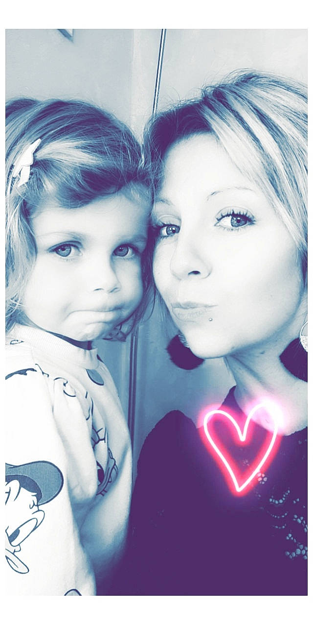 Milla a rejoint le concours — aidez-le/la à gagner de superbes lots ! cheek, chin, cool, eyebrow, eyelash, face, facial_expression, fashion, flash_photography, gesture, hairstyle, happy, head, interaction, iris, lip, nose, organ, people, person