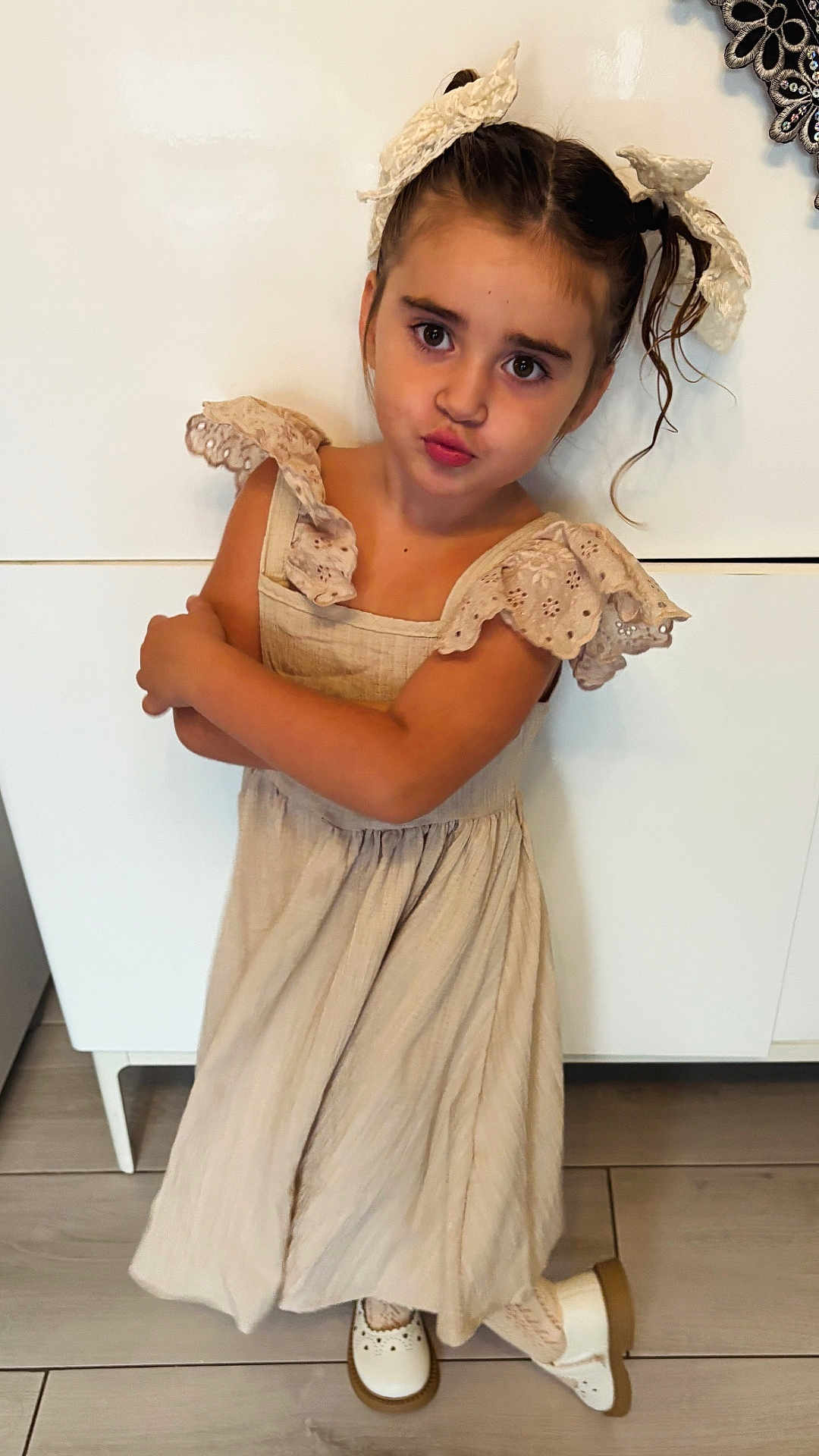 Kataleïa a rejoint le concours — aidez-le/la à gagner de superbes lots ! child, girl, dress, hair_bows, arms_crossed, pout, white_shoes, lace, standing, floor, indoors, playful, young, cute, brown_hair, fashion, portrait, person, expression, tile_floor