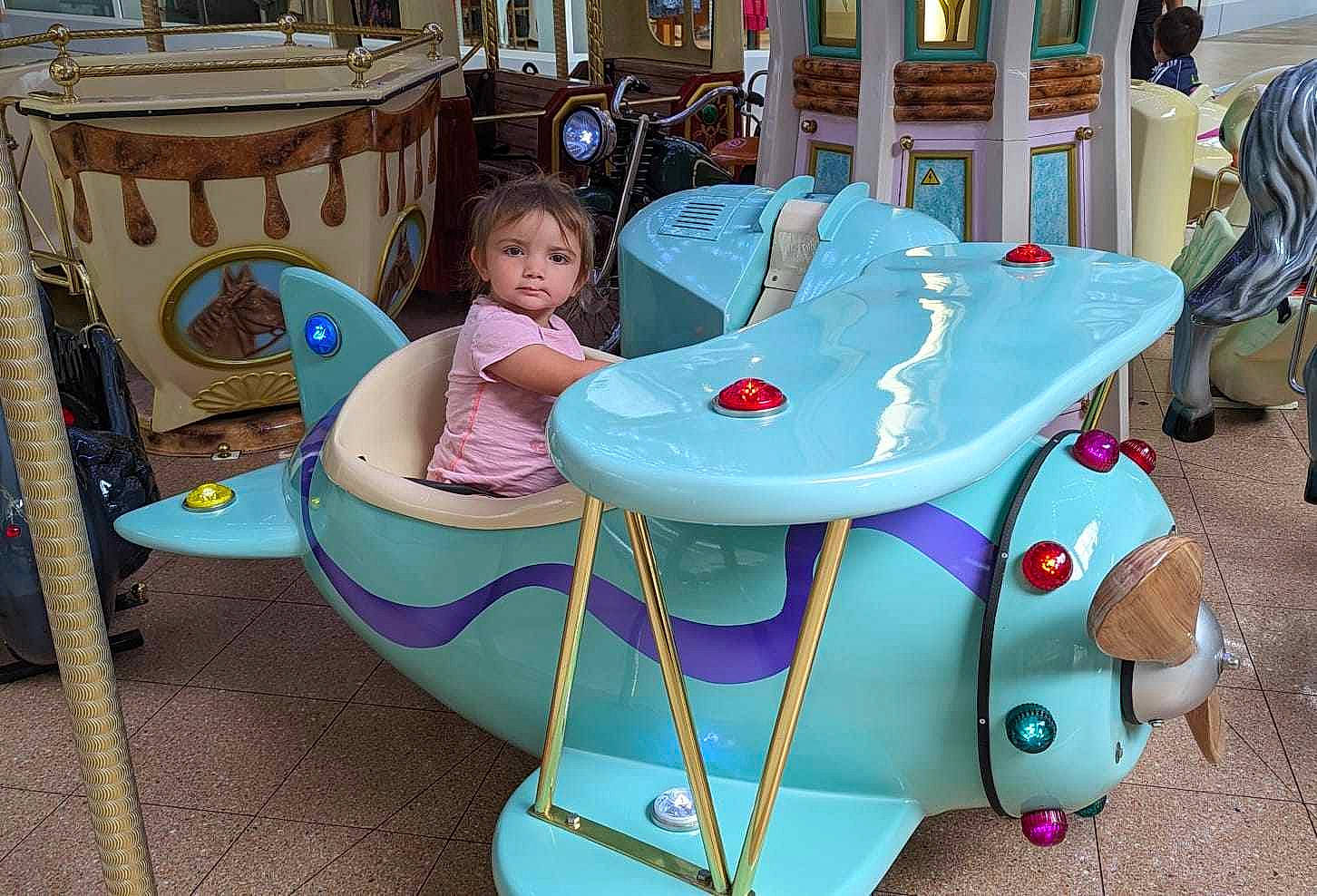 Inaya participe au concours pour gagner de l'argent avec cette photo : amusement_park, amusement_ride, animation, baby_products, baby_toys, child, city, fun, furniture, leisure, nonbuilding_structure, outdoor_play_equipment, person, pink, play, playground, recreation, riding_toy, room, sitting