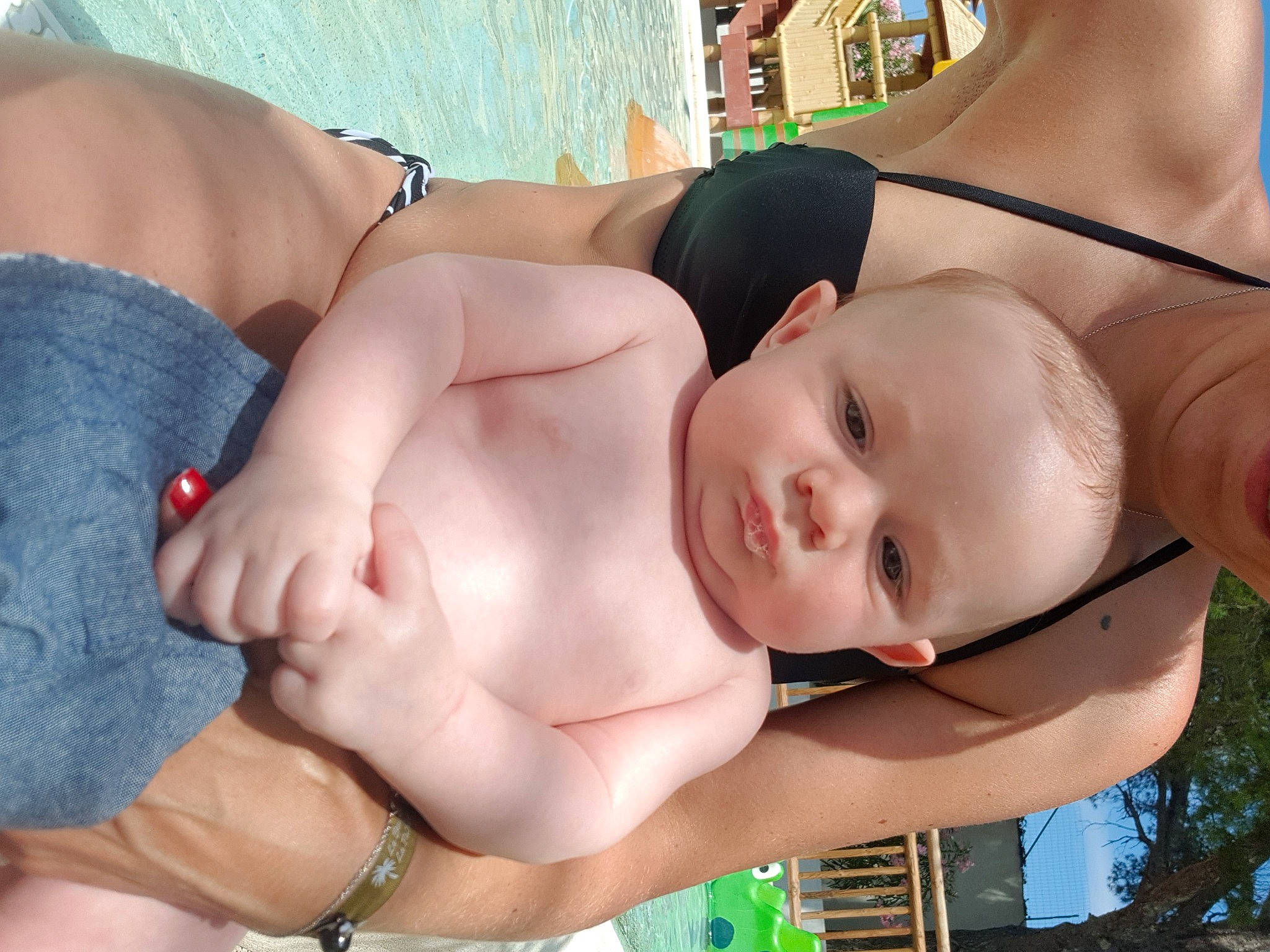 Marius a rejoint le concours — aidez-le/la à gagner de superbes lots ! abdomen, baby, barechested, black_hair, cheek, chest, child, finger, fun, happy, human_body, joint, leisure, muscle, navel, person, skin, stomach, thigh, toddler