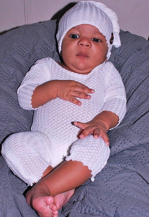 Dior is registered to the contest to win money with this photo: arm, baby, baby_toddler_clothing, child, comfort, eye, facial_expression, hand, hat, headwear, human_body, knee, lap, leg, organ, person, pink, skin, sleeve, thigh