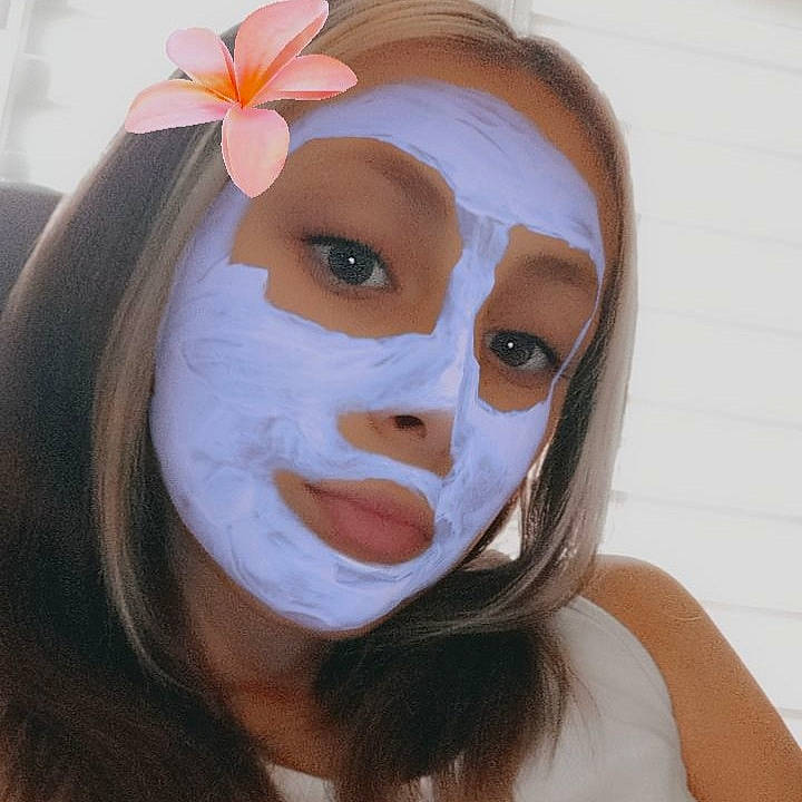 Eva a rejoint le concours — aidez-le/la à gagner de superbes lots ! costume, costume_accessory, costume_design, event, eyebrow, eyelash, fashion_accessory, flower, fur, hair_accessory, hair_coloring, headgear, headpiece, mask, masque, person, personal_protective_equipment, petal, sports_gear, vegetable