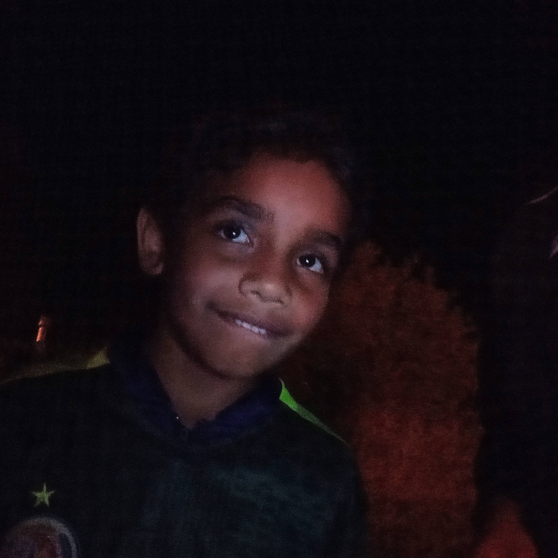 Sadio participe au concours pour gagner de l'argent avec cette photo : cheek, child, cloud, cool, darkness, ear, flash_photography, forehead, fun, happy, joy, midnight, night, nose, person, portrait_photography, room, smile, space, t_shirt