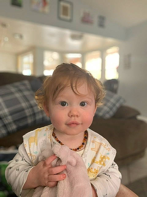 Bianca is registered to the contest to win money with this photo: baby, cheek, child, finger, hand, person, sitting, skin, smile, thumb, toddler