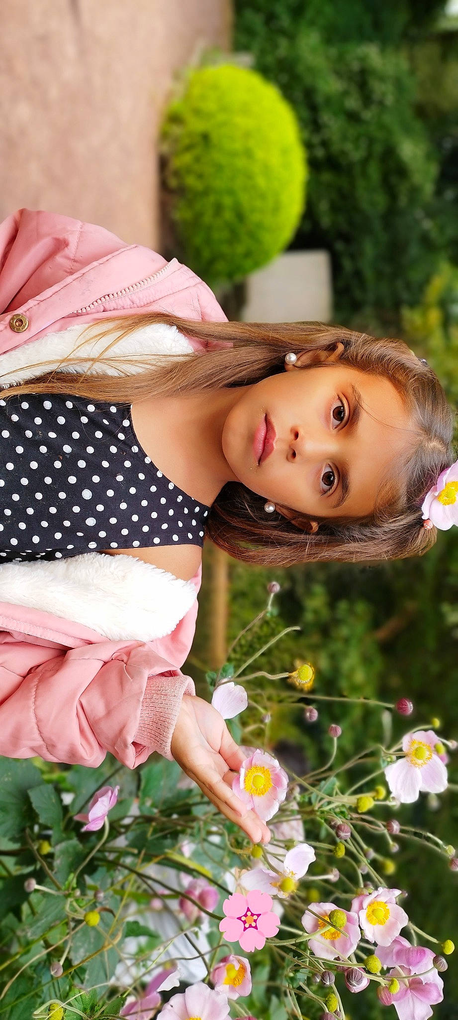 Naïna a rejoint le concours — aidez-le/la à gagner de superbes lots ! botany, brown_hair, child, dress, facial_expression, fawn, flower, fun, grass, green, hairstyle, happy, human_leg, pattern, people_in_nature, person, petal, pink, plant, waist