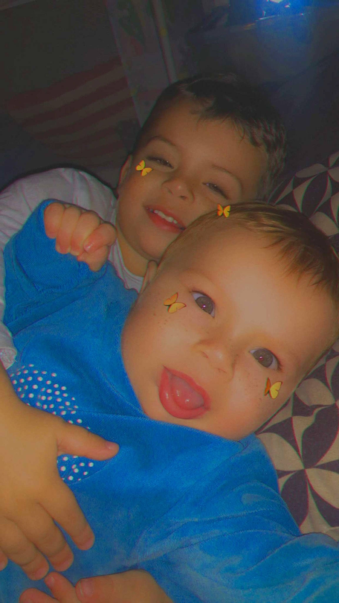 Ethan participe au concours pour gagner de l'argent avec cette photo : baby, baby_toddler_clothing, cheek, child, chin, eyebrow, finger, fun, gesture, happy, human_body, iris, lip, mouth, nose, person, sitting, skin, smile, thumb