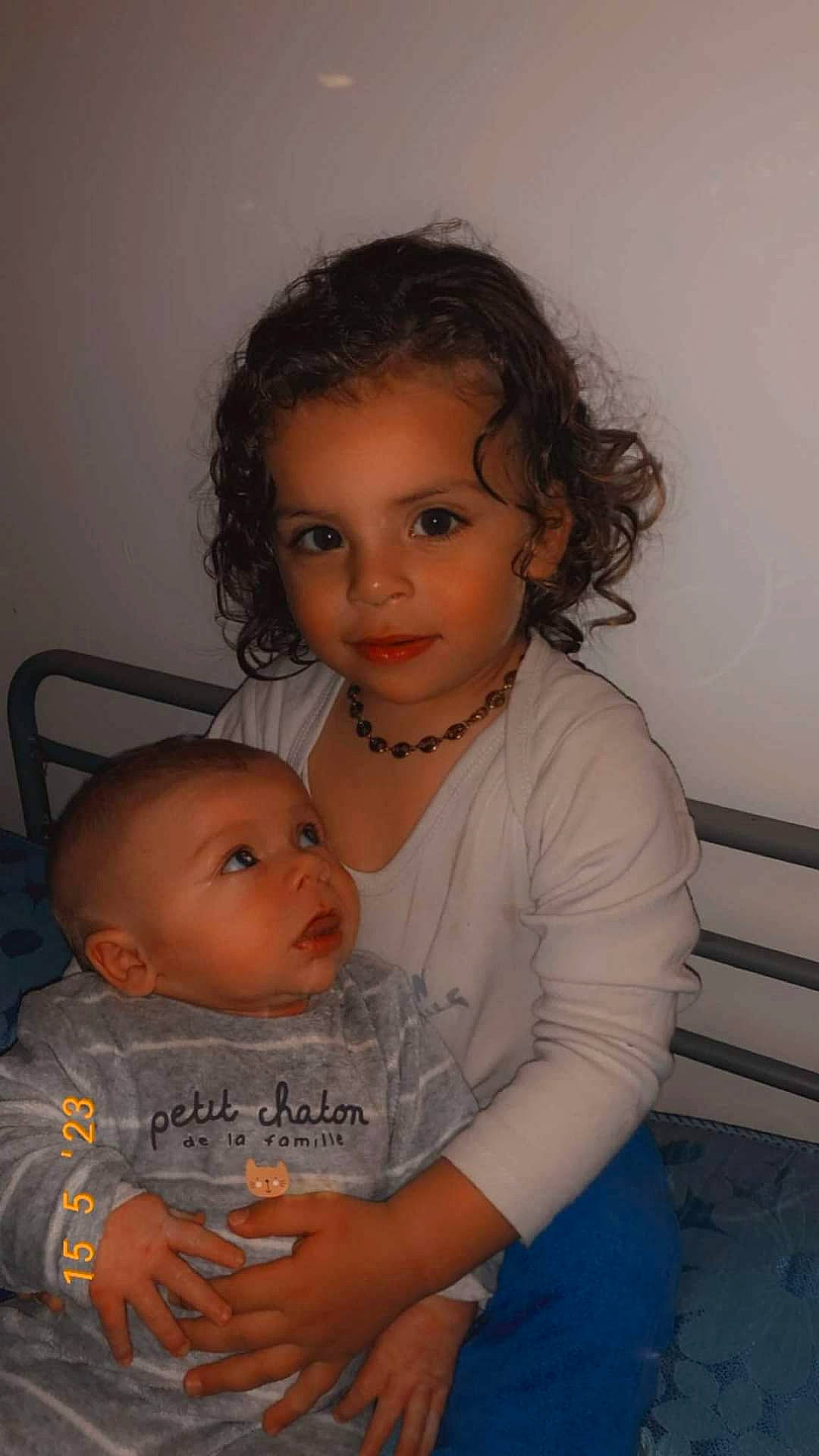 Evan a rejoint le concours — aidez-le/la à gagner de superbes lots ! baby, baby_toddler_clothing, cheek, chin, ear, eyebrow, face, flash_photography, forehead, gesture, hairstyle, happy, iris, lip, mouth, neck, nose, person, skin, toddler