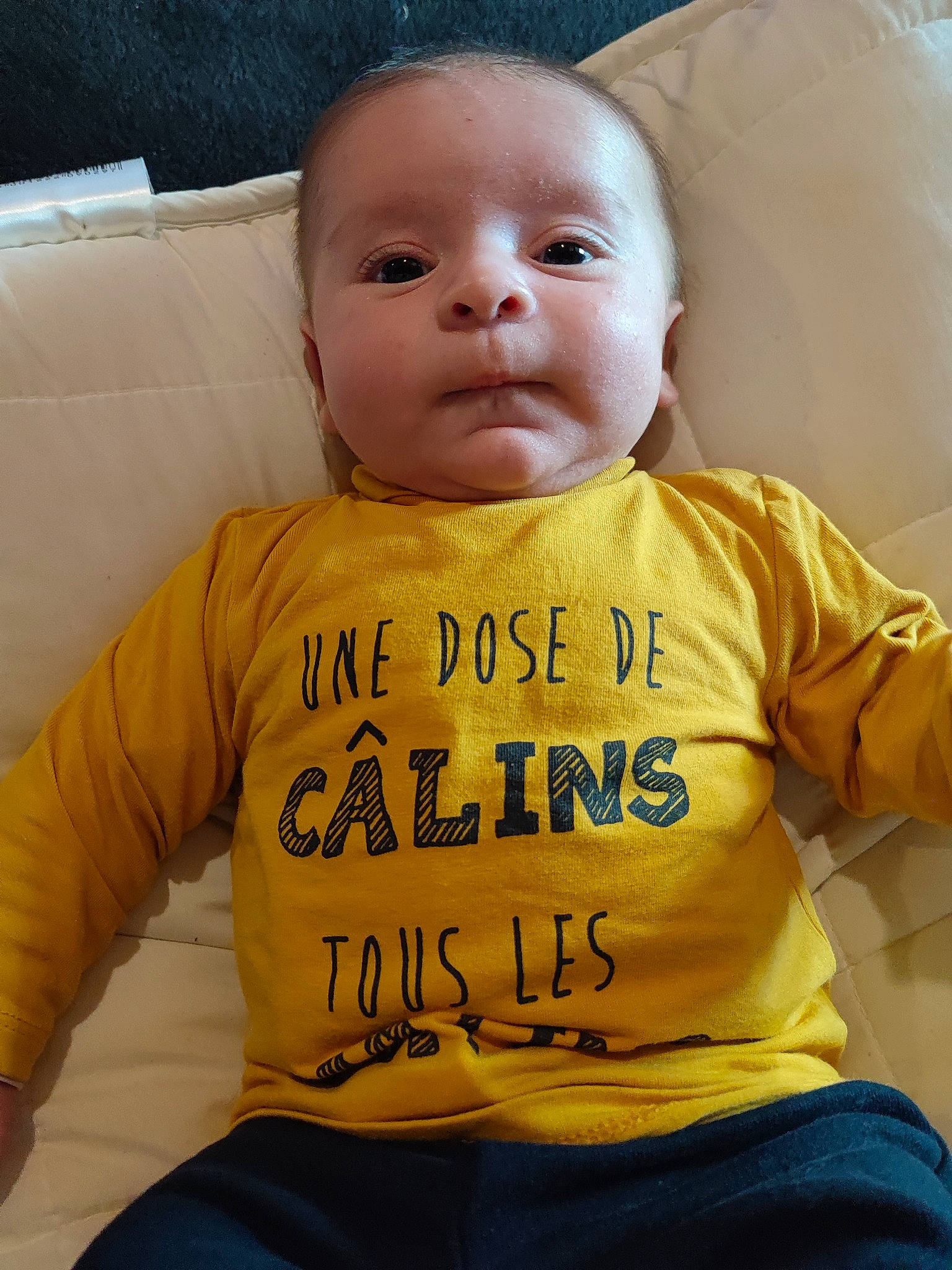 Naël a rejoint le concours — aidez-le/la à gagner de superbes lots ! baby_toddler_clothing, cheek, chin, clothing, comfort, eye, face, facial_expression, forehead, hair, hairstyle, happy, head, human_body, neck, nose, orange, person, skin, sleeve