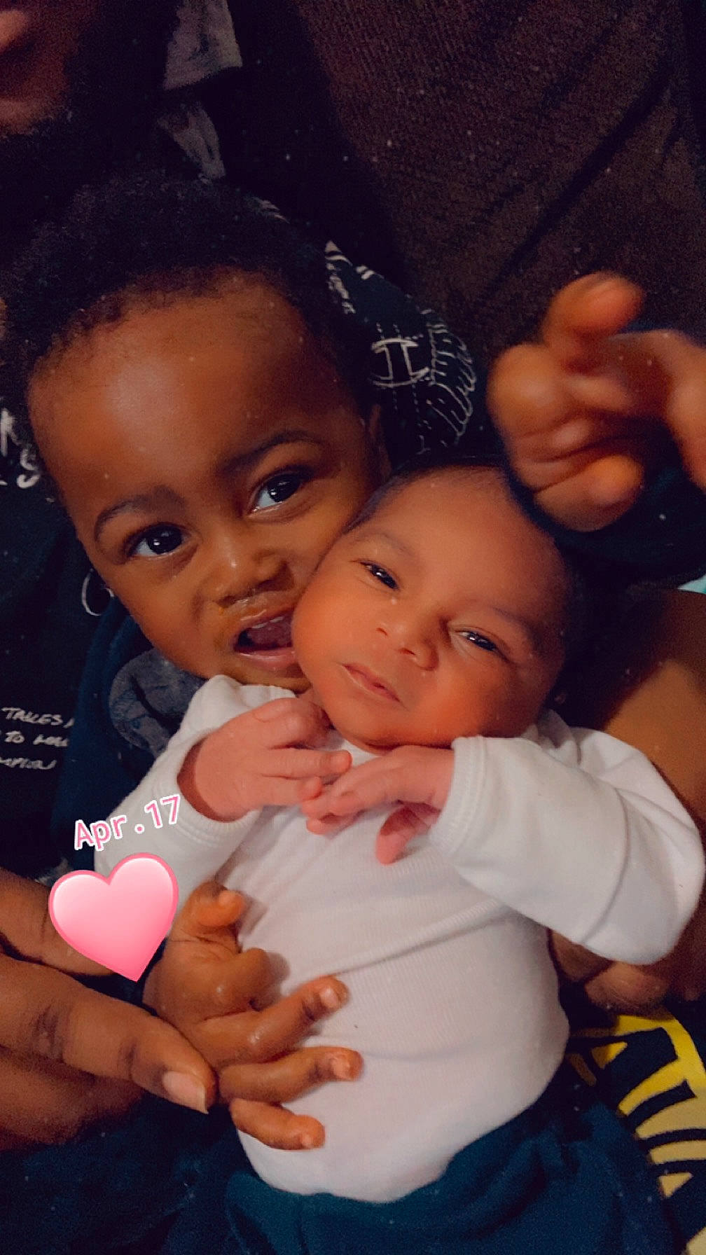 Kalivo is registered to the contest to win money with this photo: arm, cheek, chin, eye, face, facial_expression, finger, gesture, hairstyle, hand, happy, head, headwear, human, iris, lip, nose, organ, person, skin