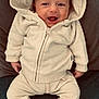 Enéo a rejoint le concours — aidez-le/la à gagner de superbes lots ! baby, child, hoodie, clothing, smile, happy, sitting, infant, face, apparel, couch, relaxing, cute, casual, indoor, young, person, cozy, hood, feet