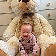 Elyona participe au concours pour gagner de l'argent avec cette photo : baby, carpet, child, cozy, cuddly, cute, decor, drawer, furniture, happy, indoor, infant, person, playful, plush, sitting, smiling, soft, teddy_bear, toy