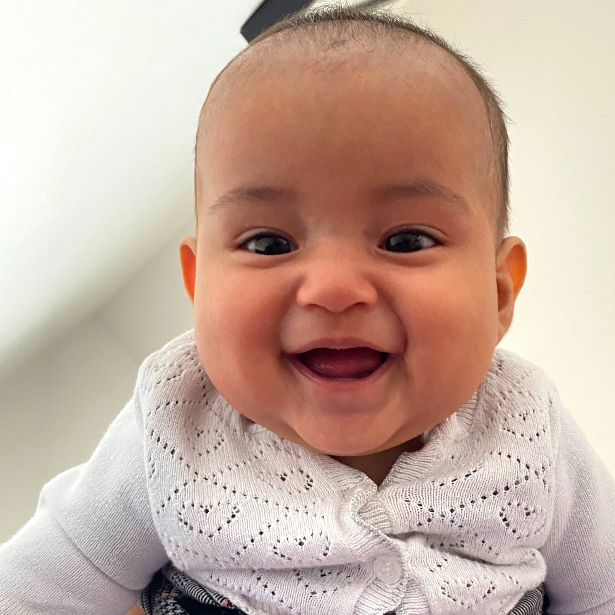 Lindsay participe au concours pour gagner de l'argent avec cette photo : baby, baby_laughing, baby_toddler_clothing, cheek, chin, collar, comfort, eyelash, fun, gesture, happy, iris, joy, lip, mouth, neck, nose, person, skin, sleeve