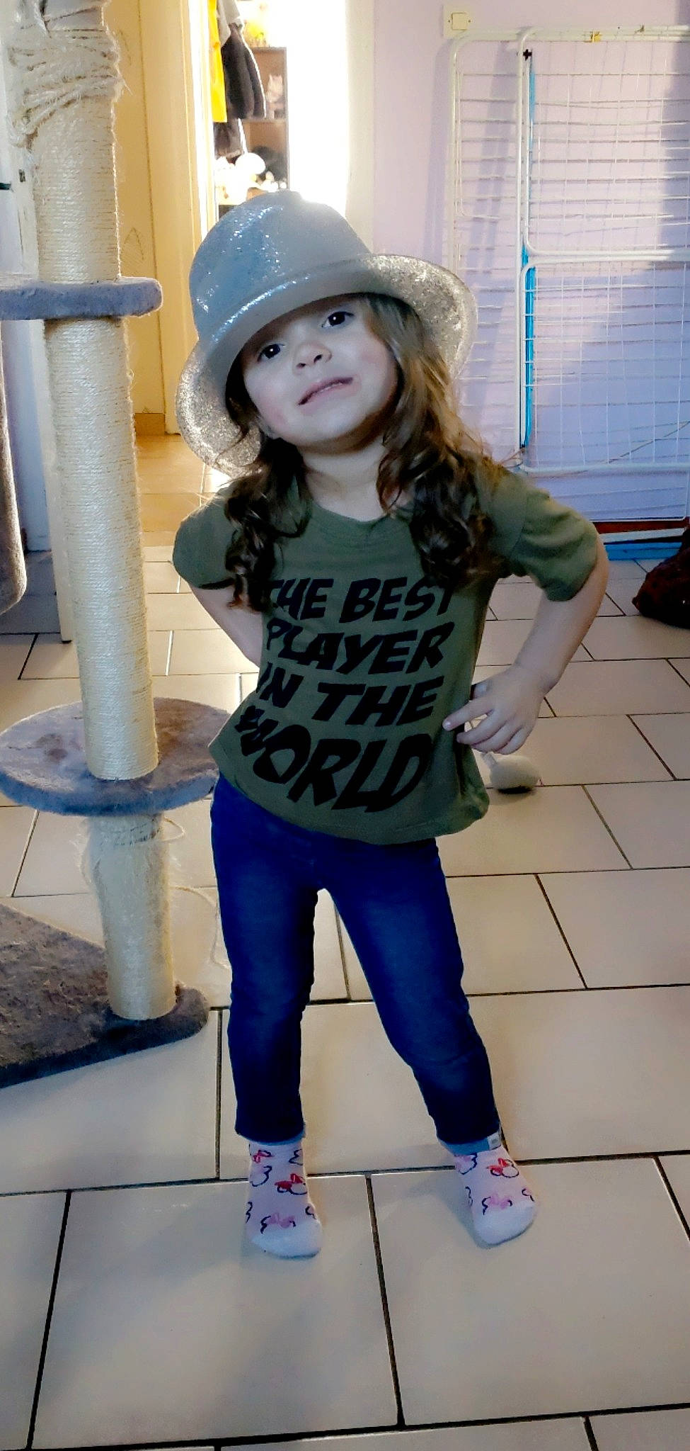 Ynna participe au concours pour gagner de l'argent avec cette photo : arm, clothing, eye, footwear, hair, hat, head, headwear, helmet, human_body, jeans, knee, leg, person, photograph, shoe, shoulder, sleeve, standing, street_fashion