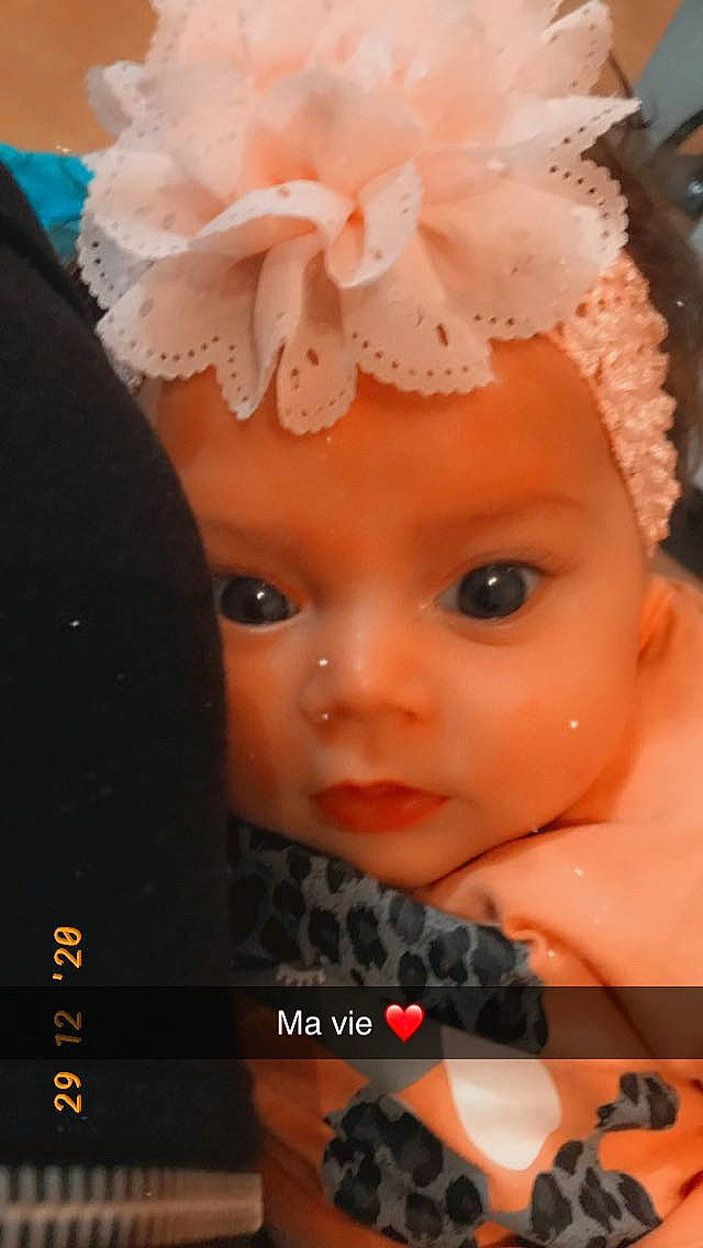 Schaynna a rejoint le concours — aidez-le/la à gagner de superbes lots ! baby_toddler_clothing, cheek, child, costume_accessory, eye, eyebrow, eyelash, forehead, hair_accessory, headgear, headpiece, headwear, iris, lip, mouth, nose, organ, peach, person, pink