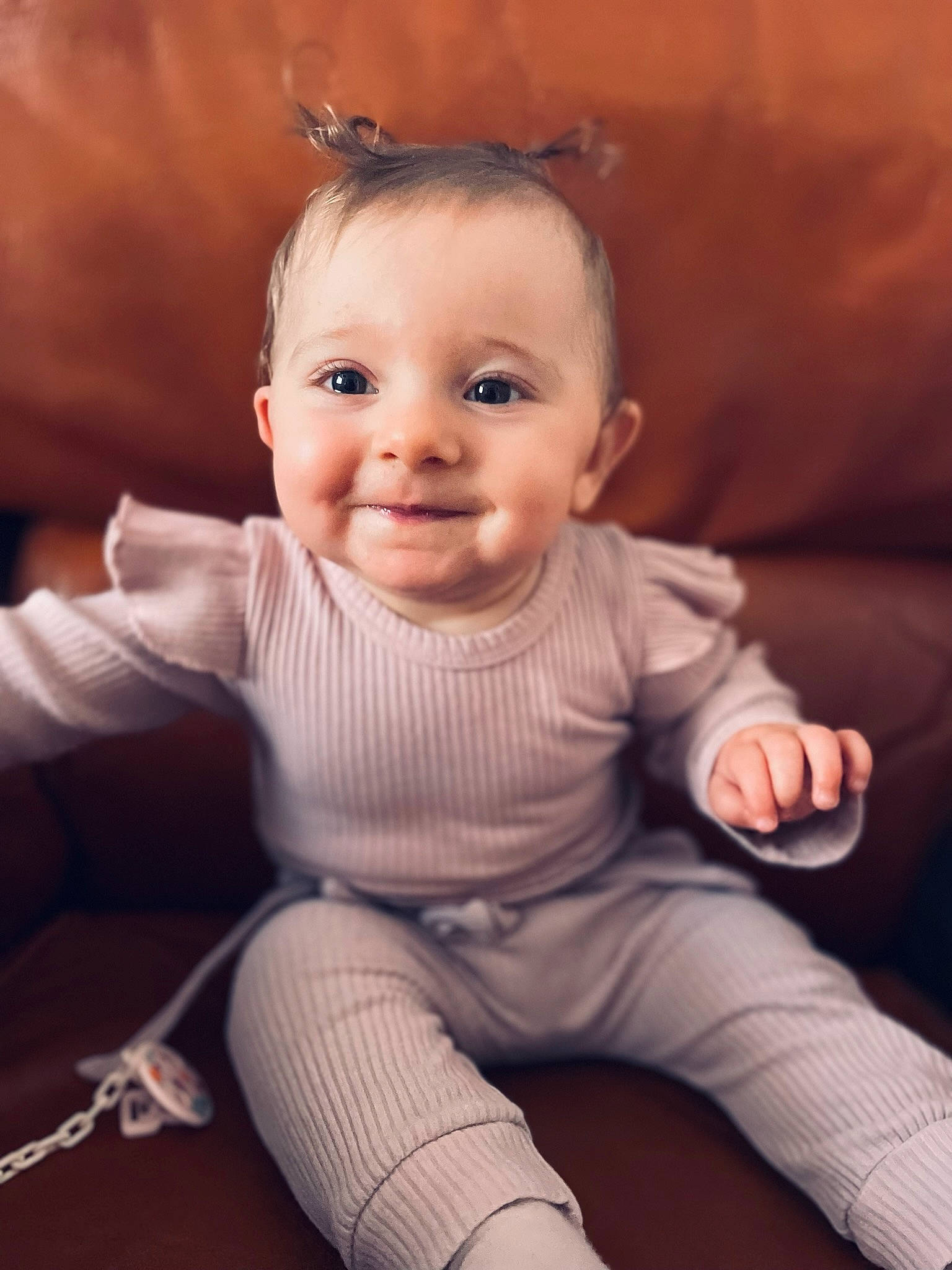 Soline participe au concours pour gagner de l'argent avec cette photo : baby, baby_toddler_clothing, cheek, chin, comfort, eyelash, finger, flash_photography, floor, fun, happy, head, human_body, iris, joy, lip, neck, person, skin, sleeve