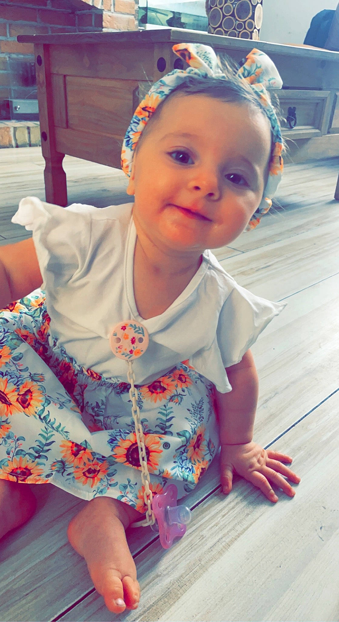 Soline participe au concours pour gagner de l'argent avec cette photo : baby, baby_toddler_clothing, child, event, eye, fun, grass, happy, head, headband, joy, leisure, pattern, person, pink, shoulder, skin, sleeve, smile, snapshot