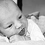 Noé a rejoint le concours — aidez-le/la à gagner de superbes lots ! baby, black_and_white, blanket, child, close_up, clothing, cute, expression, eyes, face, hand, indoors, infant, mouth, newborn, portrait, resting, skin, soft_texture, young