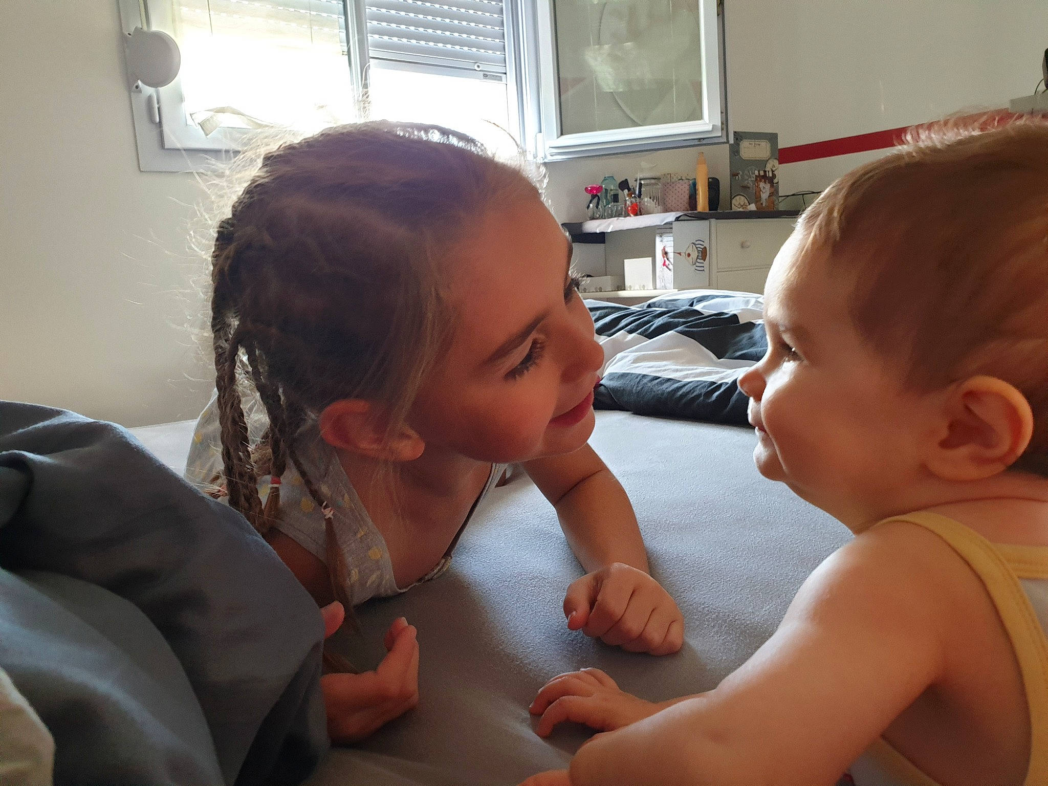 Louane participe au concours pour gagner de l'argent avec cette photo : baby, cheek, child, ear, finger, mouth, person, skin, toddler