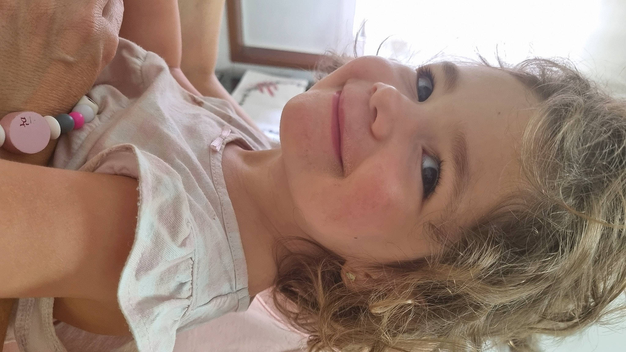 Mya a rejoint le concours — aidez-le/la à gagner de superbes lots ! cheek, chin, ear, eyebrow, eyelash, facial_expression, forehead, happy, iris, jaw, joy, lip, mammal, mouth, muscle, neck, nose, person, shoulder, skin