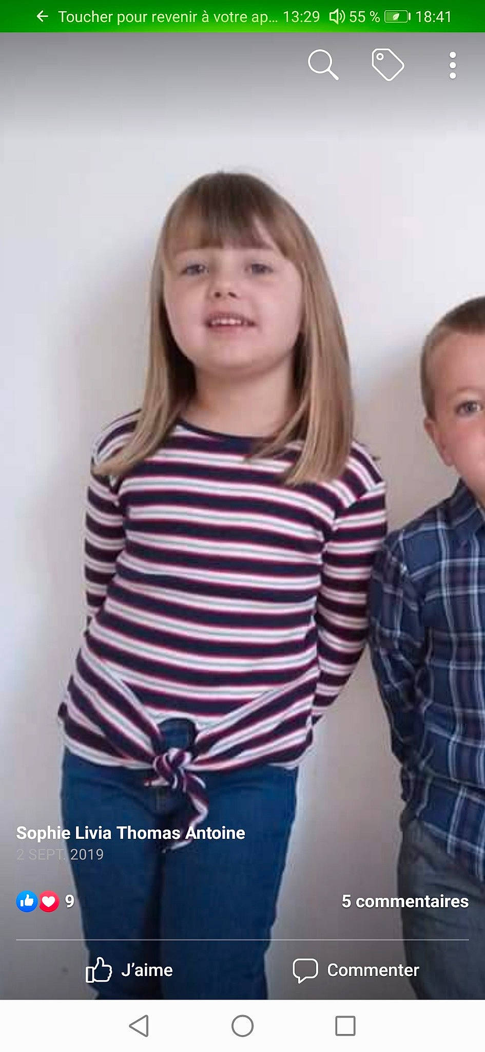 Livia a rejoint le concours — aidez-le/la à gagner de superbes lots ! child, child_model, clothing, joy, long_sleeved_t_shirt, neck, outerwear, pattern, person, shirt, sleeve, smile, standing, t_shirt, toddler, top