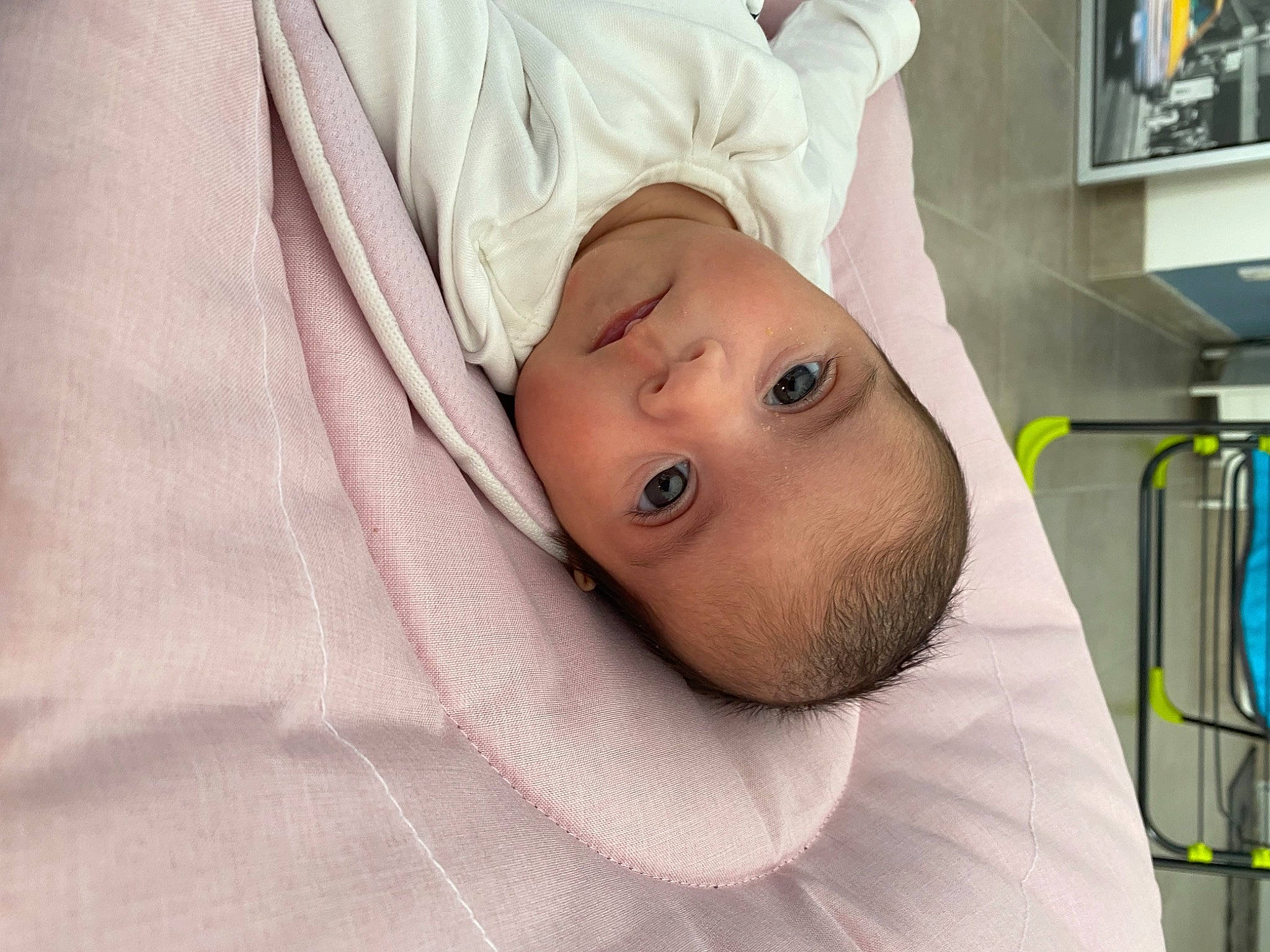 Julianna participe au concours pour gagner de l'argent avec cette photo : baby, baby_products, cheek, child, chin, comfort, eye, eyebrow, eyelash, hat, iris, linens, mouth, nose, person, picture_frame, room, service, skin, television