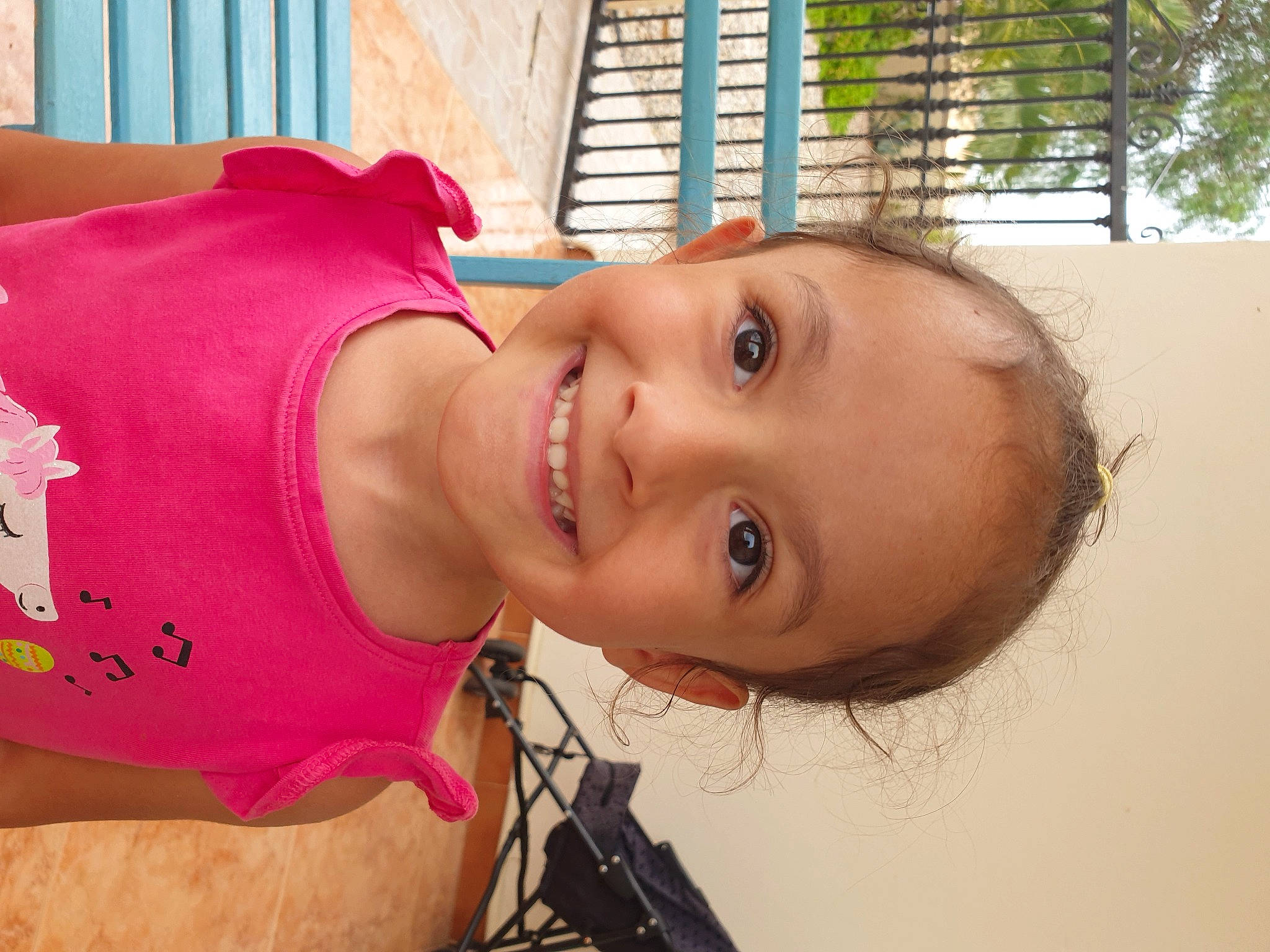 Mariah participe au concours pour gagner de l'argent avec cette photo : abdomen, chest, child, chin, eye, eyebrow, eyelash, fun, happy, joy, leisure, lip, mouth, neck, nose, person, plant, skin, smile, throat