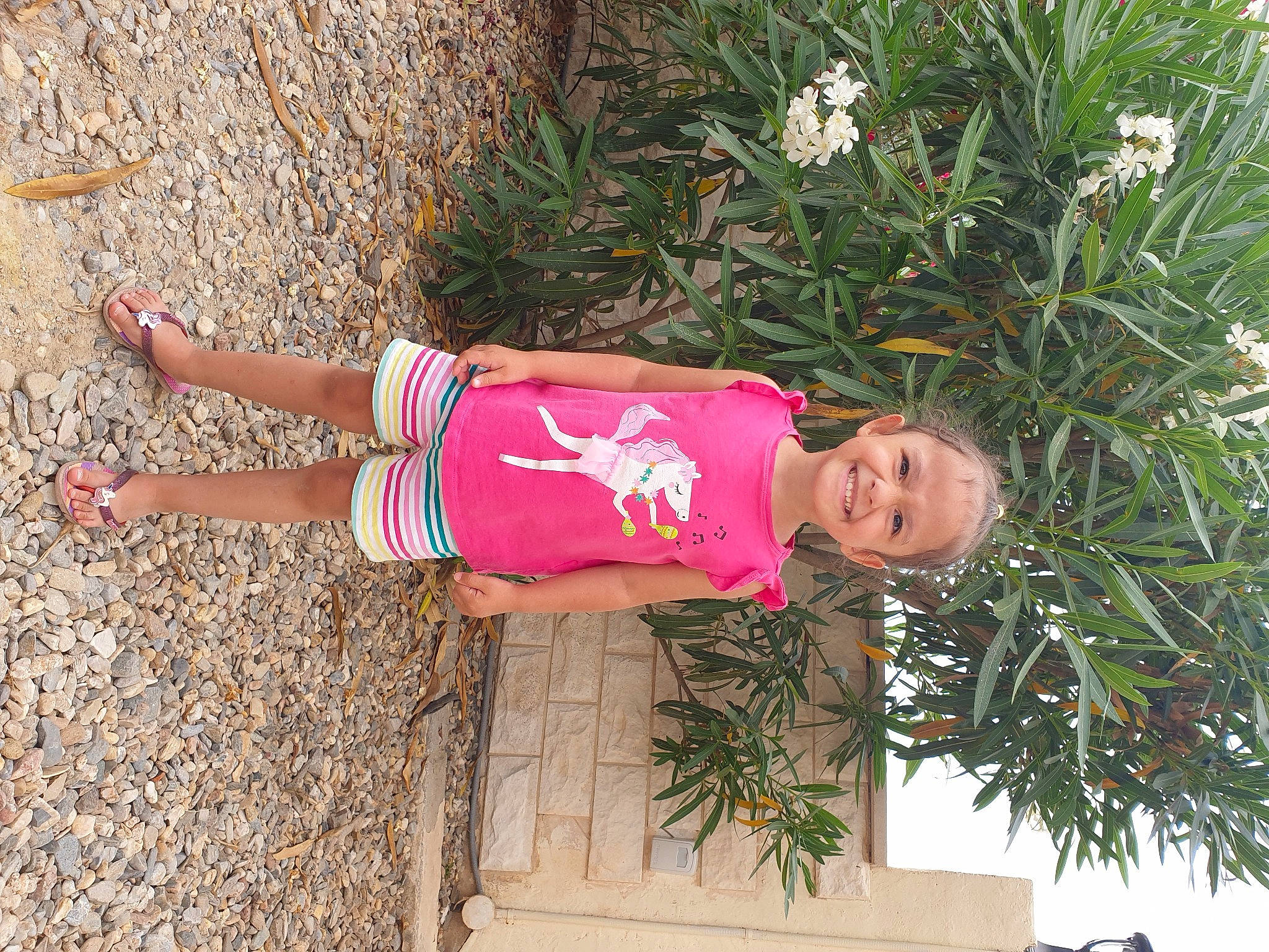 Mariah a rejoint le concours — aidez-le/la à gagner de superbes lots ! fun, grass, happy, human_leg, joy, leisure, magenta, pattern, people_in_nature, person, plant, sleeve, smile, t_shirt, thigh, toddler, waist