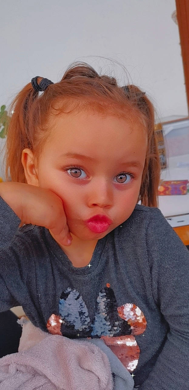 Ynaïa participe au concours pour gagner de l'argent avec cette photo : baby_toddler_clothing, beauty, cheek, child, chin, ear, eyelash, fun, hairstyle, happy, head, iris, lip, mouth, neck, nose, person, skin, sleeve, t_shirt