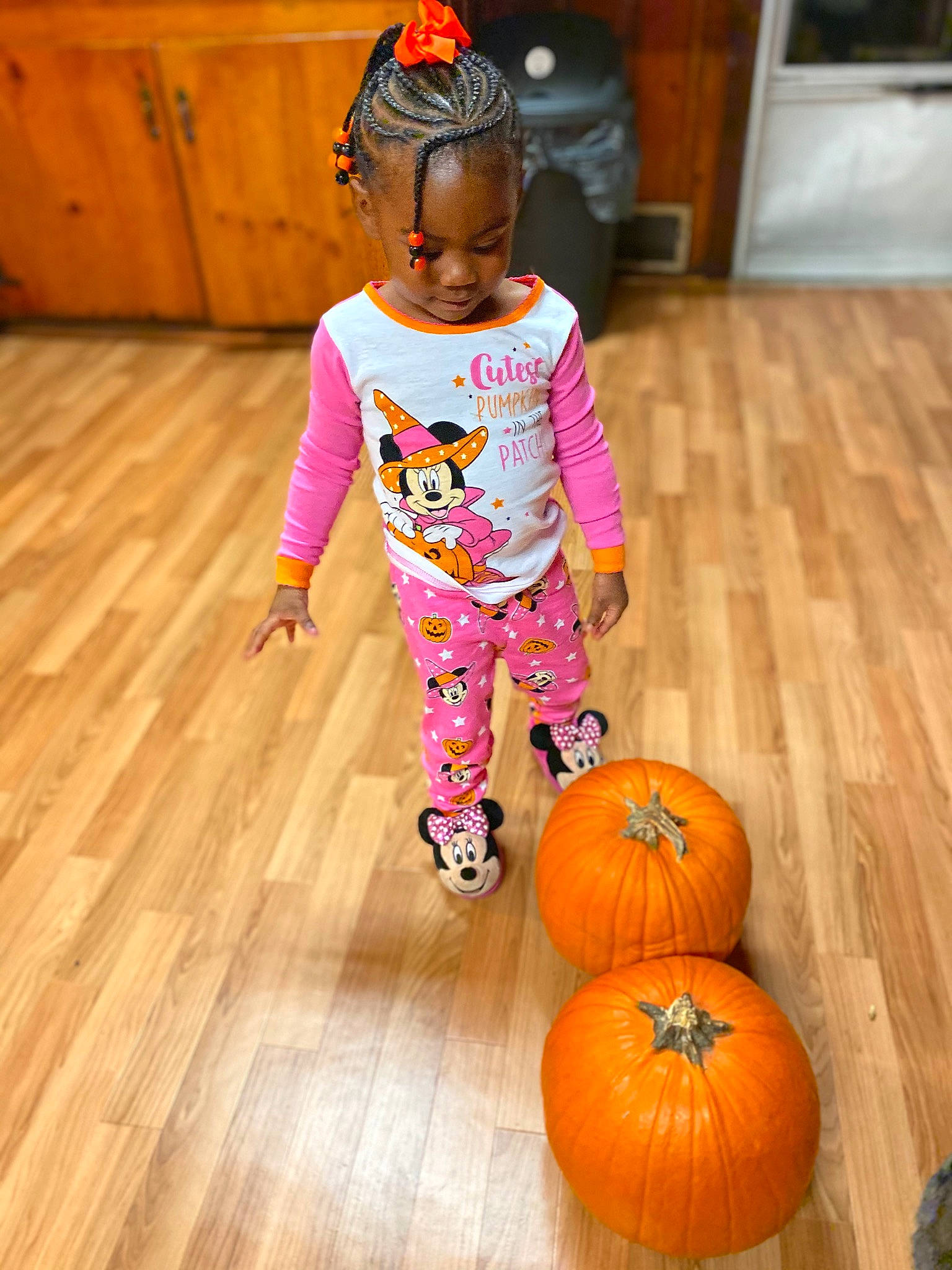 Anova is registered to the contest to win money with this photo: calabaza, child, costume, cucurbita, floor, food, fruit, orange, person, plant, play, pumpkin, squash, toddler, trick_or_treat, vegetable, winter_squash