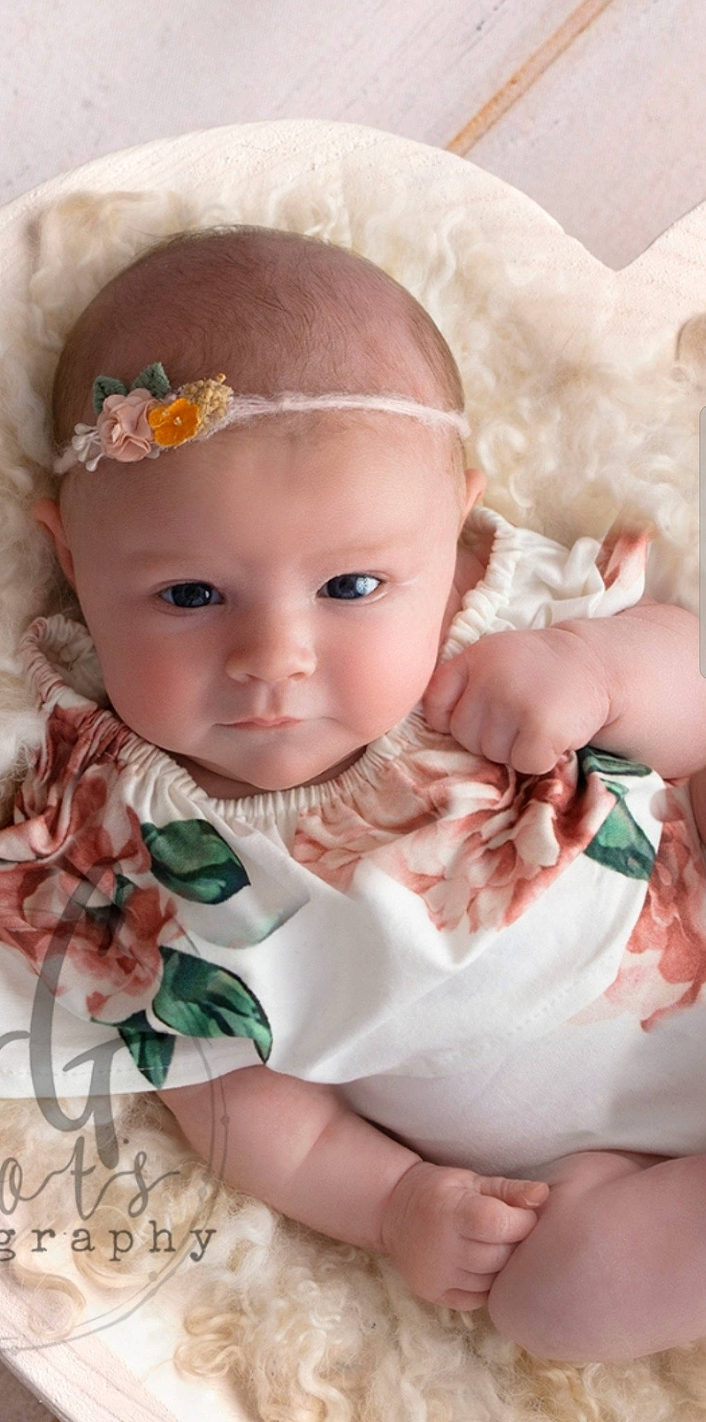 Lili is registered to the contest to win money with this photo: baby, cheek, child, face, hair_accessory, head, headband, headgear, person, skin, toddler