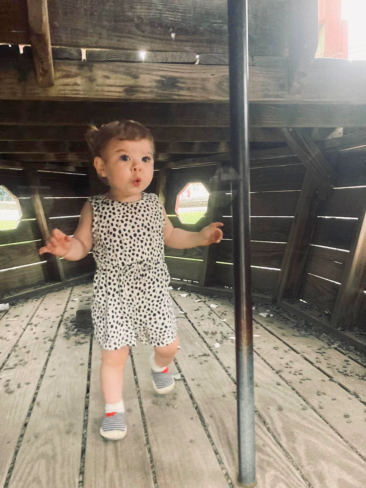 Beretta is registered to the contest to win money with this photo: chair, child, fashion_design, flash_photography, floor, flooring, foot, fun, happy, human_leg, leg, leisure, metal, pattern, person, sandal, sitting, thigh, toddler, waist