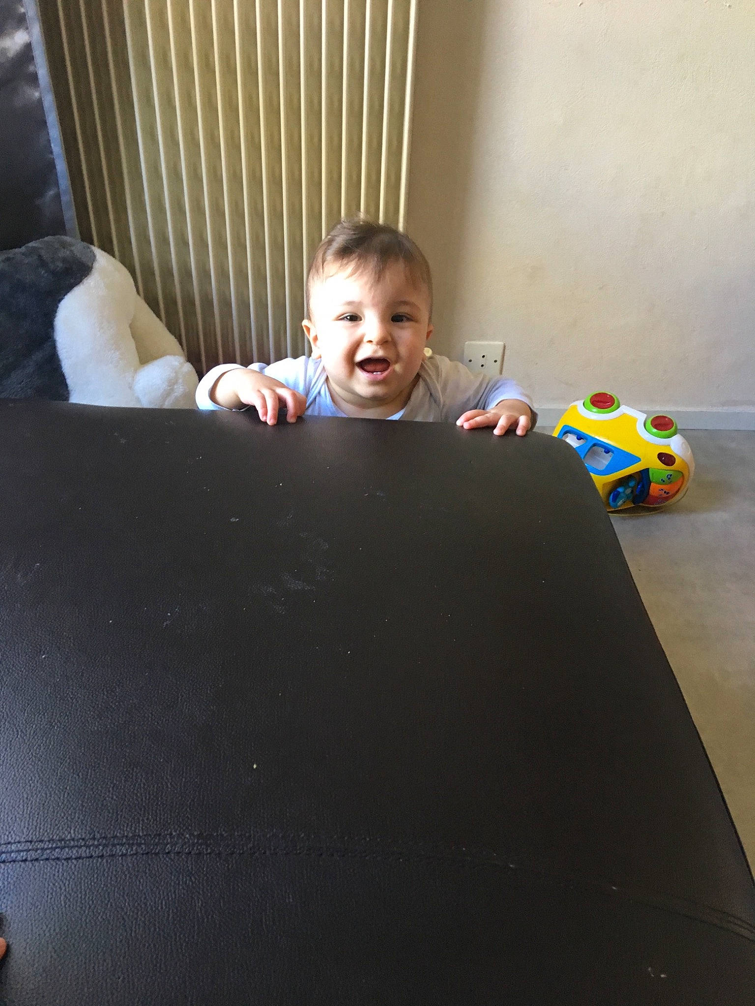 Amine participe au concours pour gagner de l'argent avec cette photo : child, day, floor, flooring, fun, furniture, infant, person, play, product, sitting, table, textile, toddler