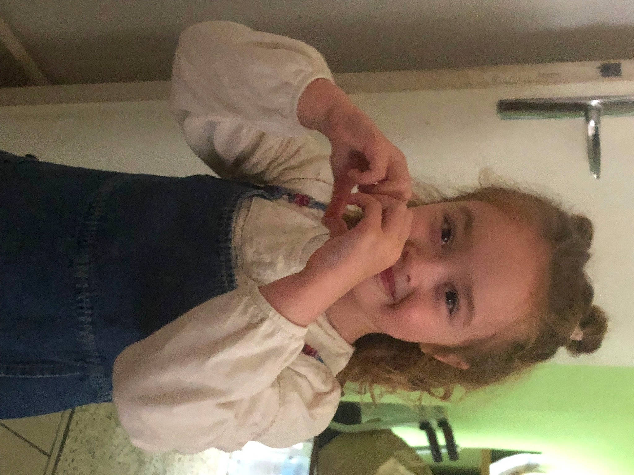 Loona a rejoint le concours — aidez-le/la à gagner de superbes lots ! baby, baby_products, baby_toddler_clothing, bathing, cheek, chest, child, comfort, ear, elbow, eyelash, gesture, happy, joy, nose, person, room, sleeve, smile, thumb