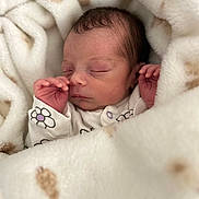 Carla participe au concours pour gagner de l'argent avec cette photo : newborn, baby, sleeping, blanket, soft, cute, infant, wrapped, cozy, face, hands, clothing, pattern, flower_print, peaceful, closeup, portrait, skin, head, rest