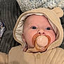 Zoé a rejoint le concours — aidez-le/la à gagner de superbes lots ! baby, pacifier, hood, jacket, blanket, infant, face, blue_eyes, clothing, cute, child, indoor, portrait, warm, soft_texture, baby_girl, baby_boy, newborn, comfort, rest