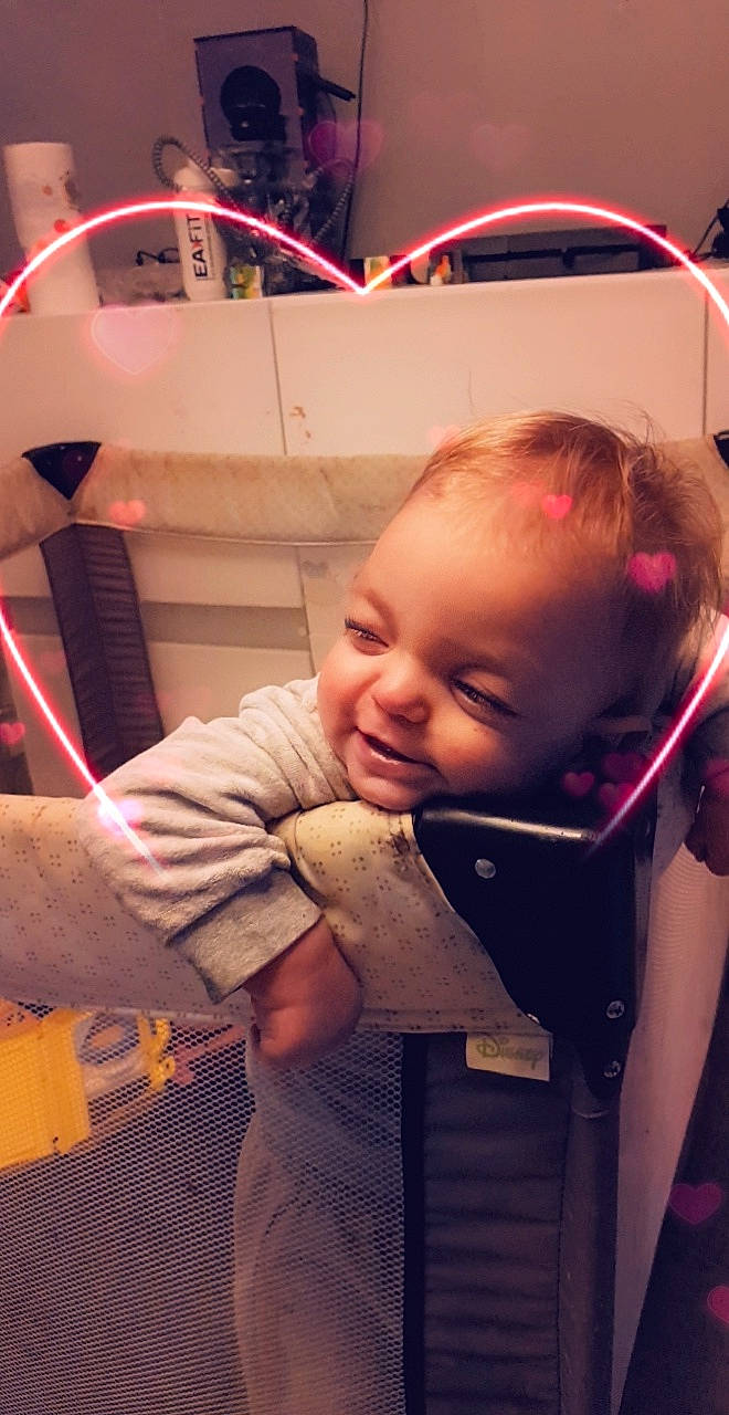 Lorenzo a rejoint le concours — aidez-le/la à gagner de superbes lots ! cheek, child, ear, person, smile, toddler