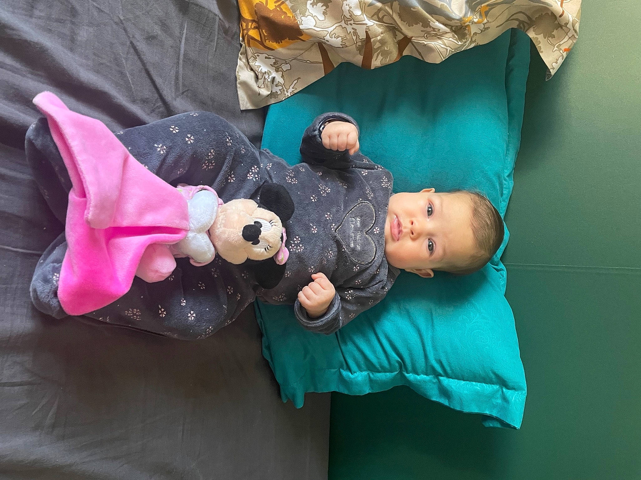 Lilya a rejoint le concours — aidez-le/la à gagner de superbes lots ! baby, baby_products, baby_toddler_clothing, child, comfort, doll, fun, gesture, magenta, nap, person, pink, room, sitting, sleeve, stuffed_toy, toddler, toy, wrist