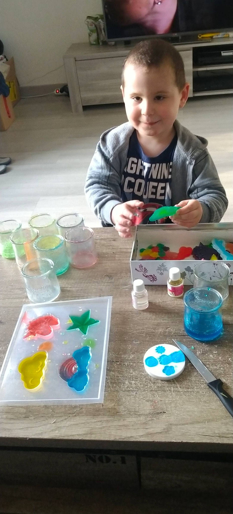 Mathieu a rejoint le concours — aidez-le/la à gagner de superbes lots ! child, glass, joy, learning, person, play, play_doh, toddler