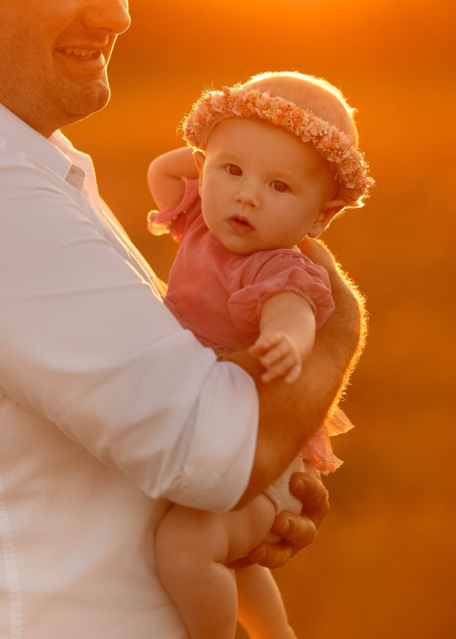Aurelia participe au concours pour gagner de l'argent avec cette photo : baby, child, elbow, event, finger, flash_photography, fun, gesture, hand, happy, holding_hands, interaction, jewellery, people_in_nature, person, shoulder, skin, smile, thumb, toddler