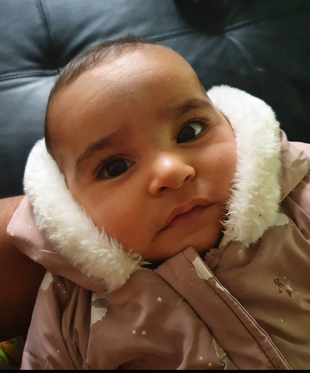 Azra participe au concours pour gagner de l'argent avec cette photo : baby, cheek, child, comfort, ear, eyebrow, eyelash, fur, fur_clothing, gesture, hairstyle, happy, iris, jacket, lip, mammal, nose, person, skin, smile